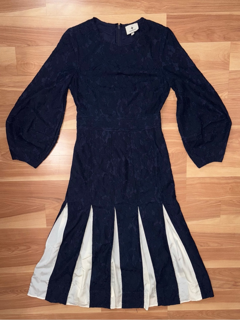 Tuckernuck Navy Blue Floral Lace Cristiana Pleated Dress Size XS Cocktail Formal - Picture 10 of 16